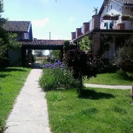 Casa Lavazza Casa di campagna Cherasco